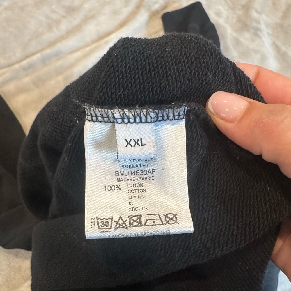 Men’s Givenchy pullover - Picture 3 of 3